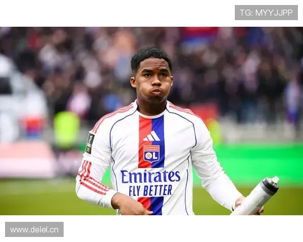 恩德里克与姆巴佩：超级新星成长路径对比分析