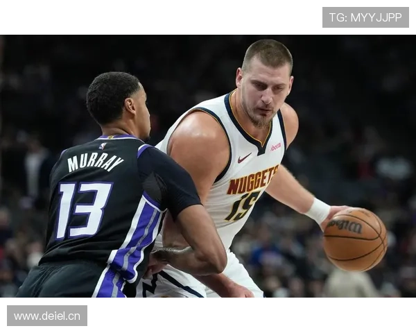 格林挡拆助攻库里与防守约基奇差异明显